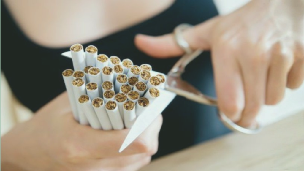 O tabagismo é uma doença crônica causada pela dependência da nicotina e parar de fumar raramente é um caminho simples ou linear.